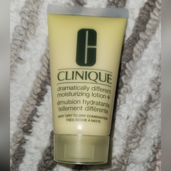 Christmas price reduction sale. NWT Clinique Makeup Moisture Surge gift set - Picture 4 of 8